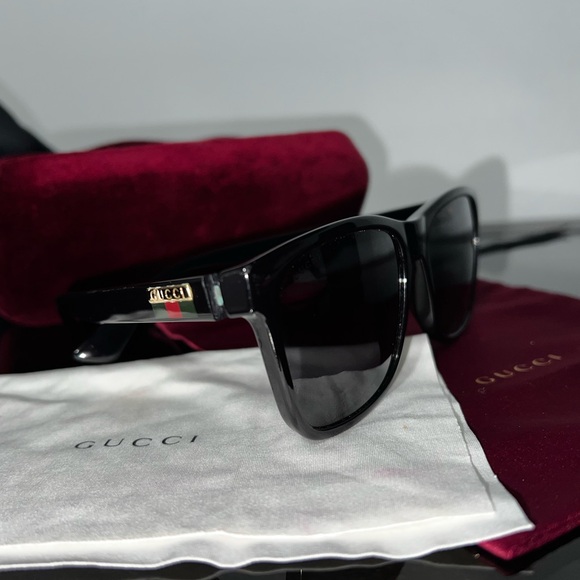 GUCCI Sunglasses GG0746S 001 Black & Gold - Picture 4 of 5
